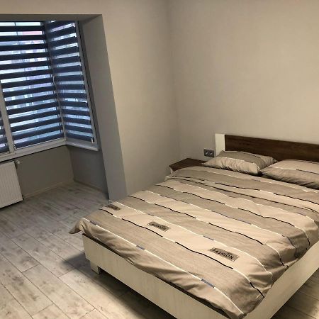Gil Apartments, Volodimirskaja 90.246 - Majetok Bozdosh ウージュホロド エクステリア 写真