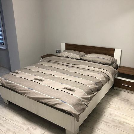 Gil Apartments, Volodimirskaja 90.246 - Majetok Bozdosh ウージュホロド エクステリア 写真
