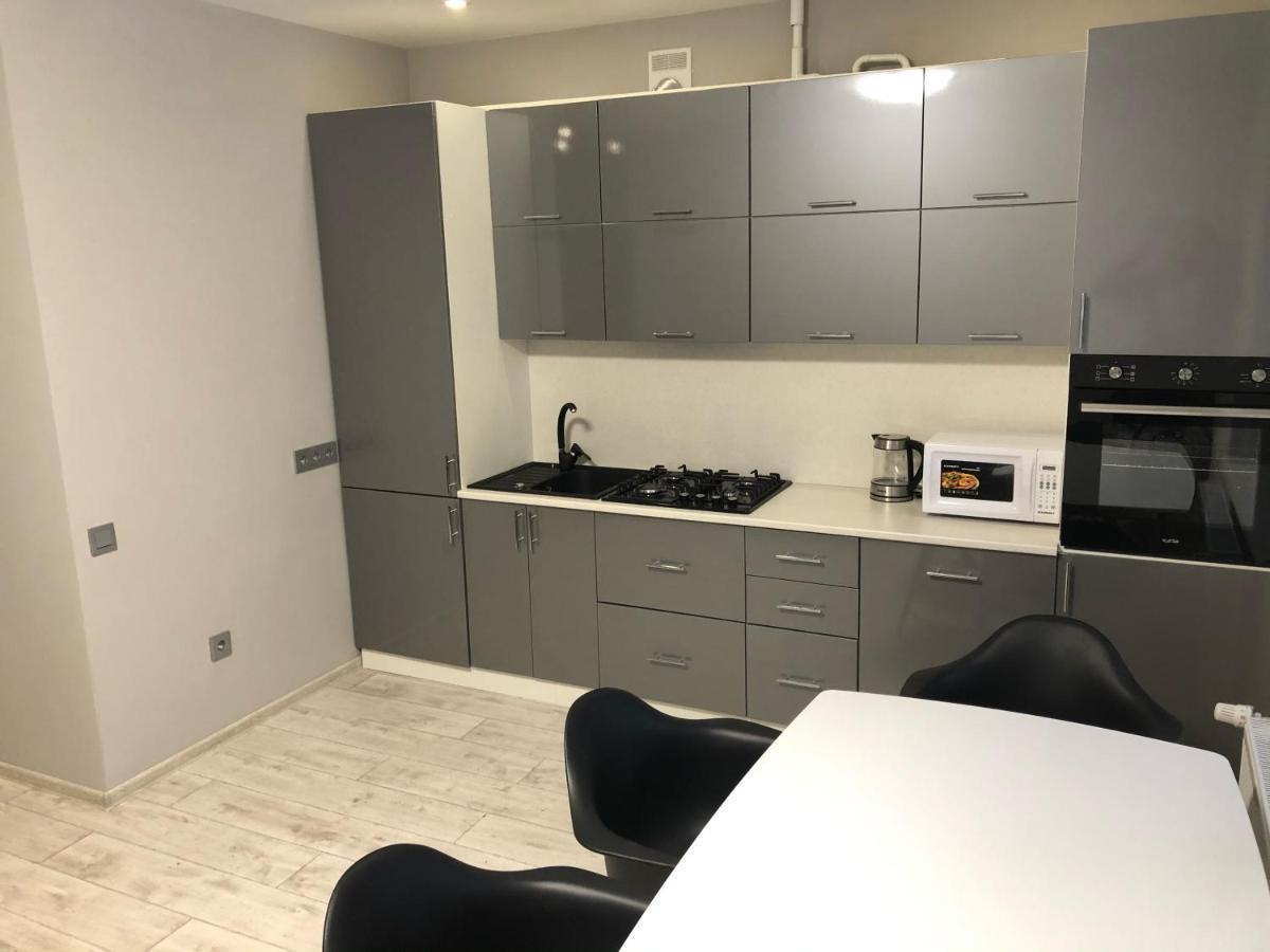 Gil Apartments, Volodimirskaja 90.246 - Majetok Bozdosh ウージュホロド エクステリア 写真